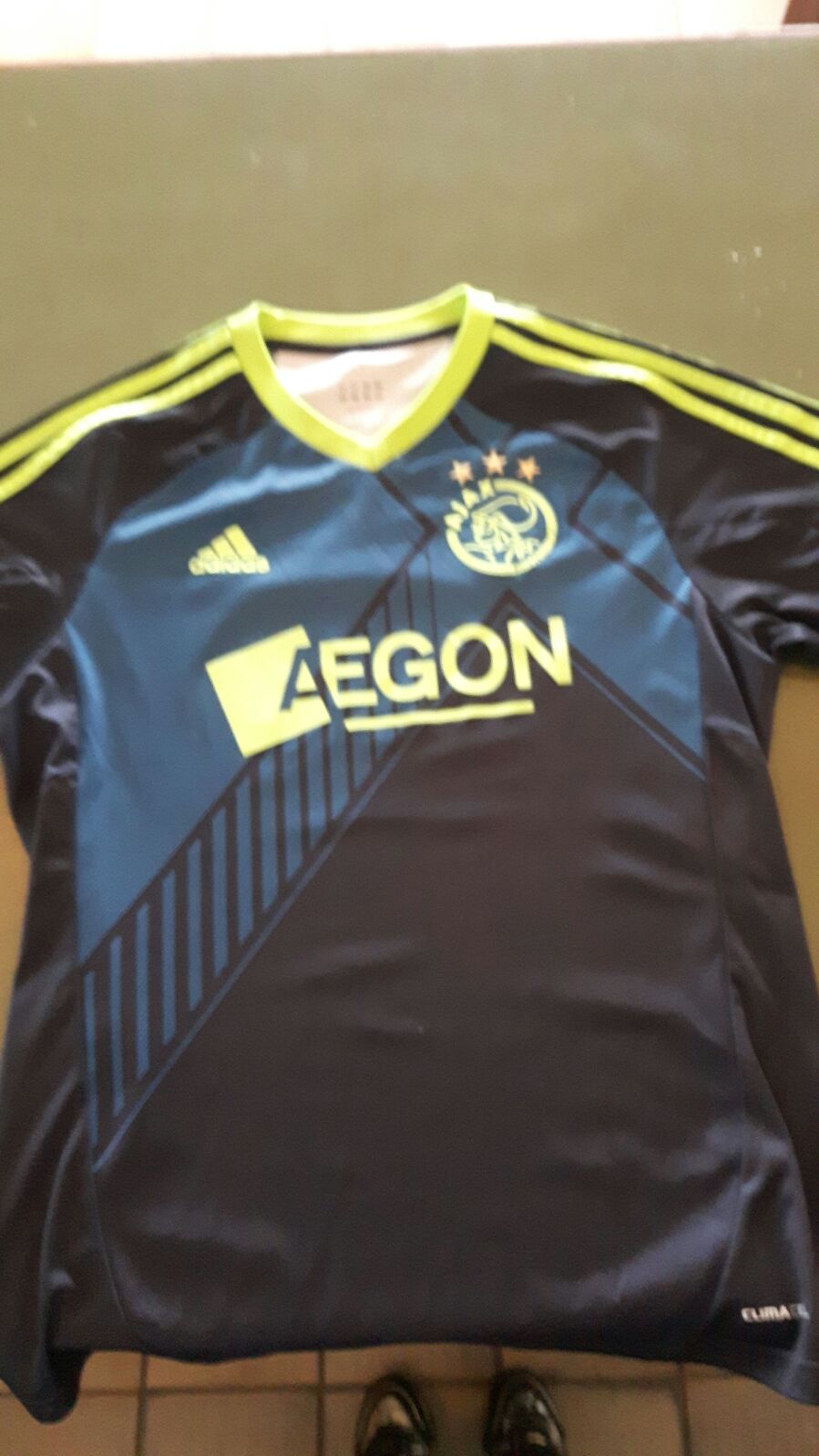 Shuraba vacuüm Stevig Ajax shirt gevonden